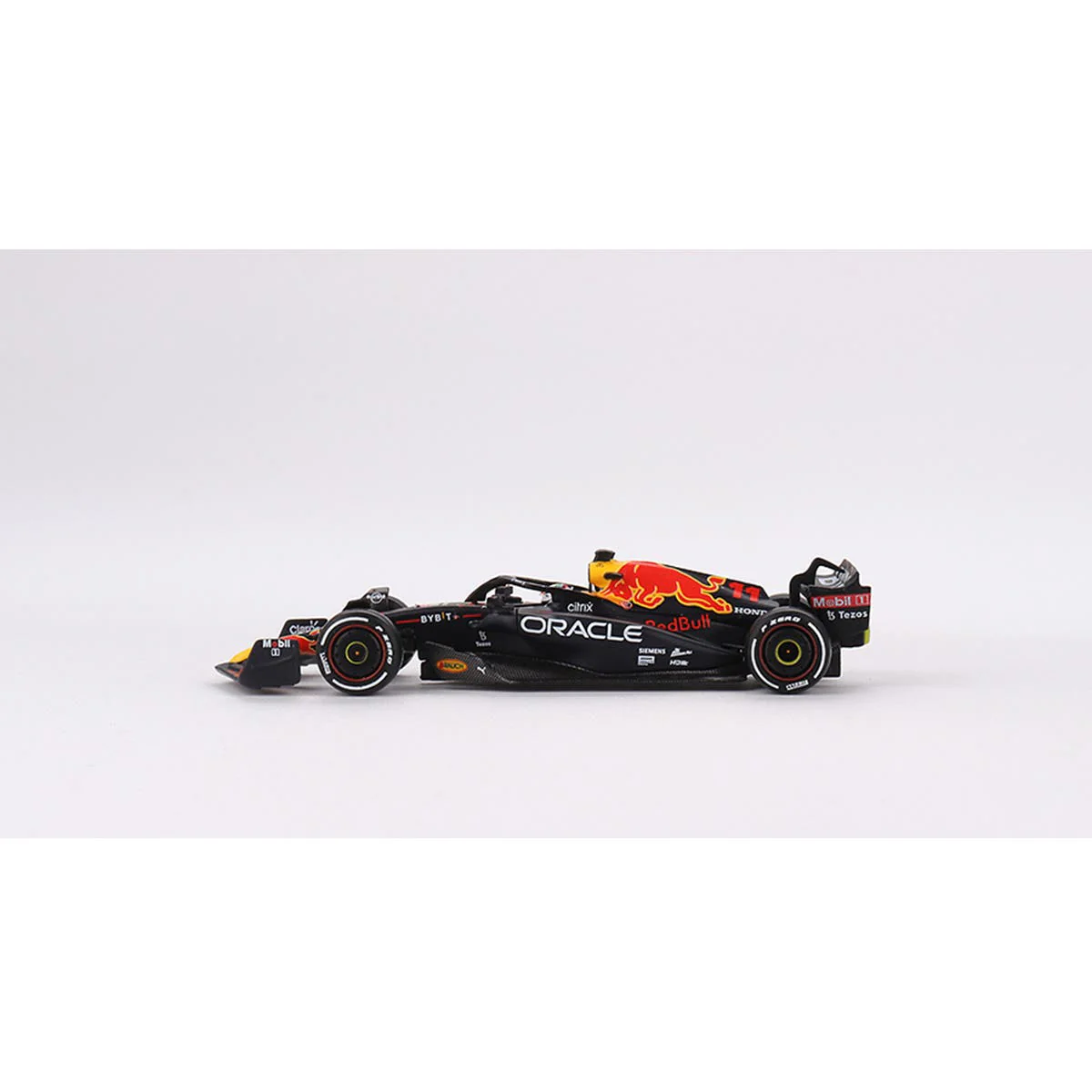 Oracle Red Bull Racing RB18 #11 Sergio Pérez 2022 Abu Dhabi Grand Prix 3rd Place - 1:64 Scale Diecast Model Car - Image 3